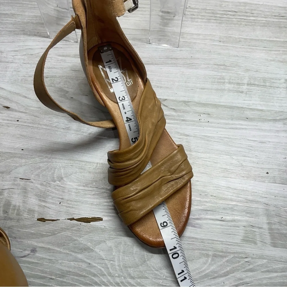 Miz Mooz Cassie Brown Tan Leather Strappy Buckle Sandal Women’s size EU 38